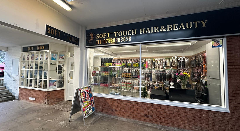 Specialises in starter locs, maintenance, and styling. Focused on healthy hair care, precision, and clean, professional resul