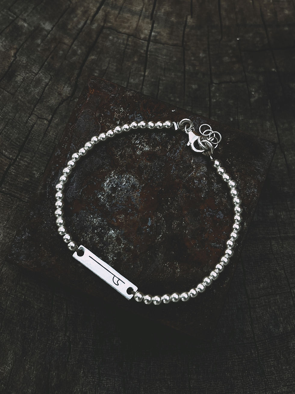 צמיד חרוזי כסף תליון גלשן חרוט