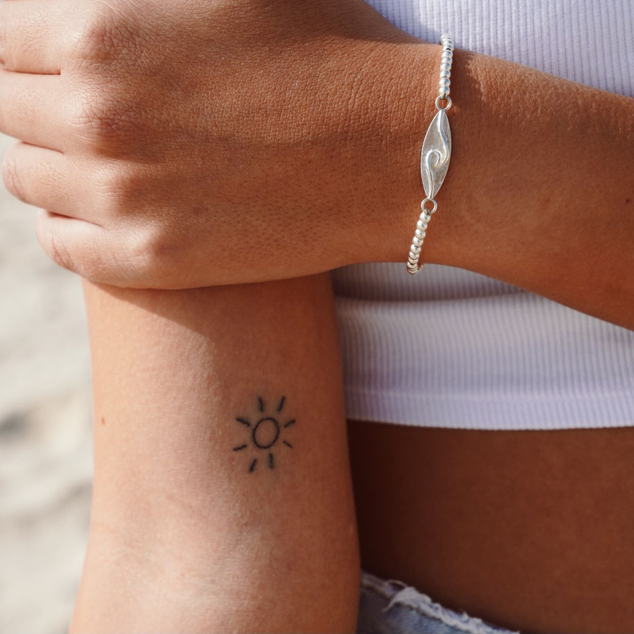 צמיד חרוזי כסף תליון גל