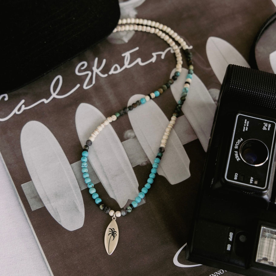 שרשרת אבני חן עם תליון גלשן לגבר