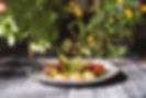 une assiette sur une table au restaurant la terrasse d'olivier