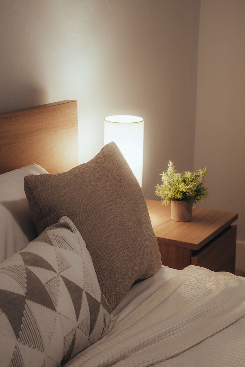 Warm_bedroom.jpg