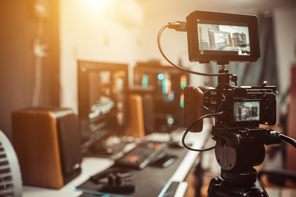 camera-film-set-on-the-tripod-in-the-studio-2022-11-15-13-57-38-utc.jpg
