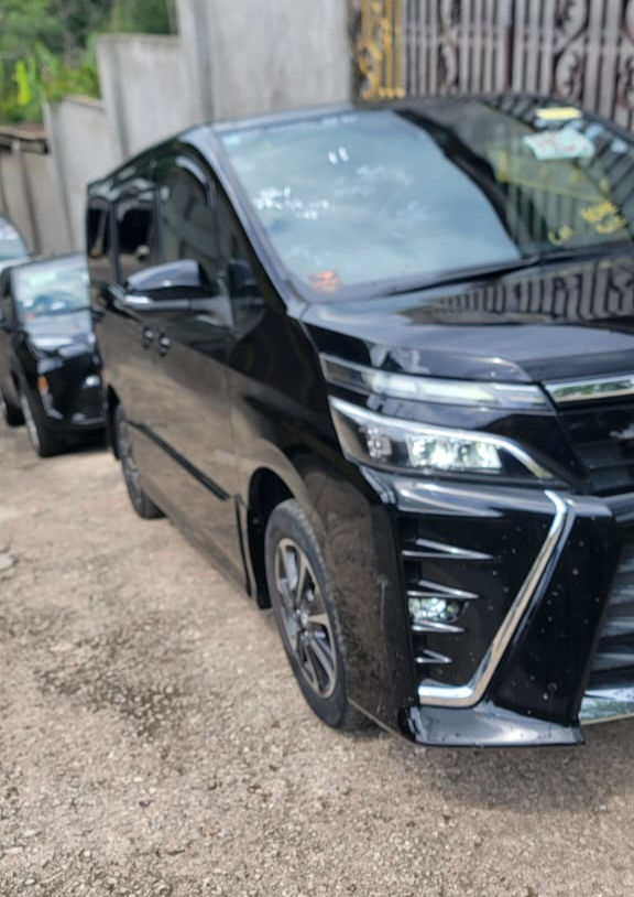 Thumbnail: 2017 Toyota Voxy