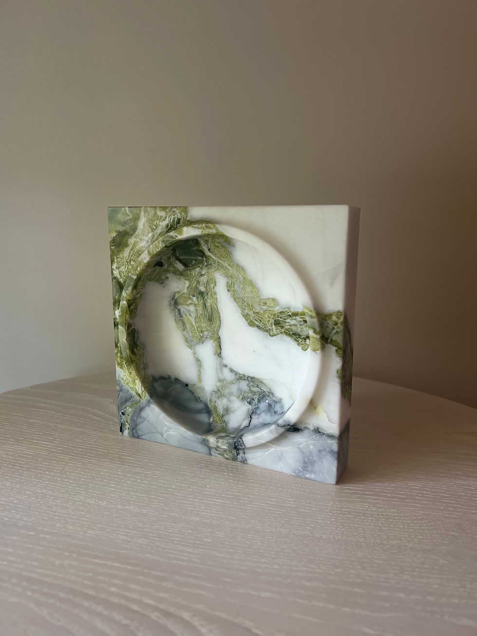 Plinth 7, Lichen