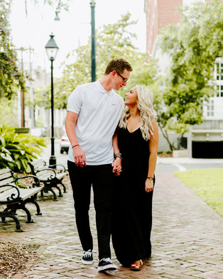 Cute couple photos in Savannah Georgia