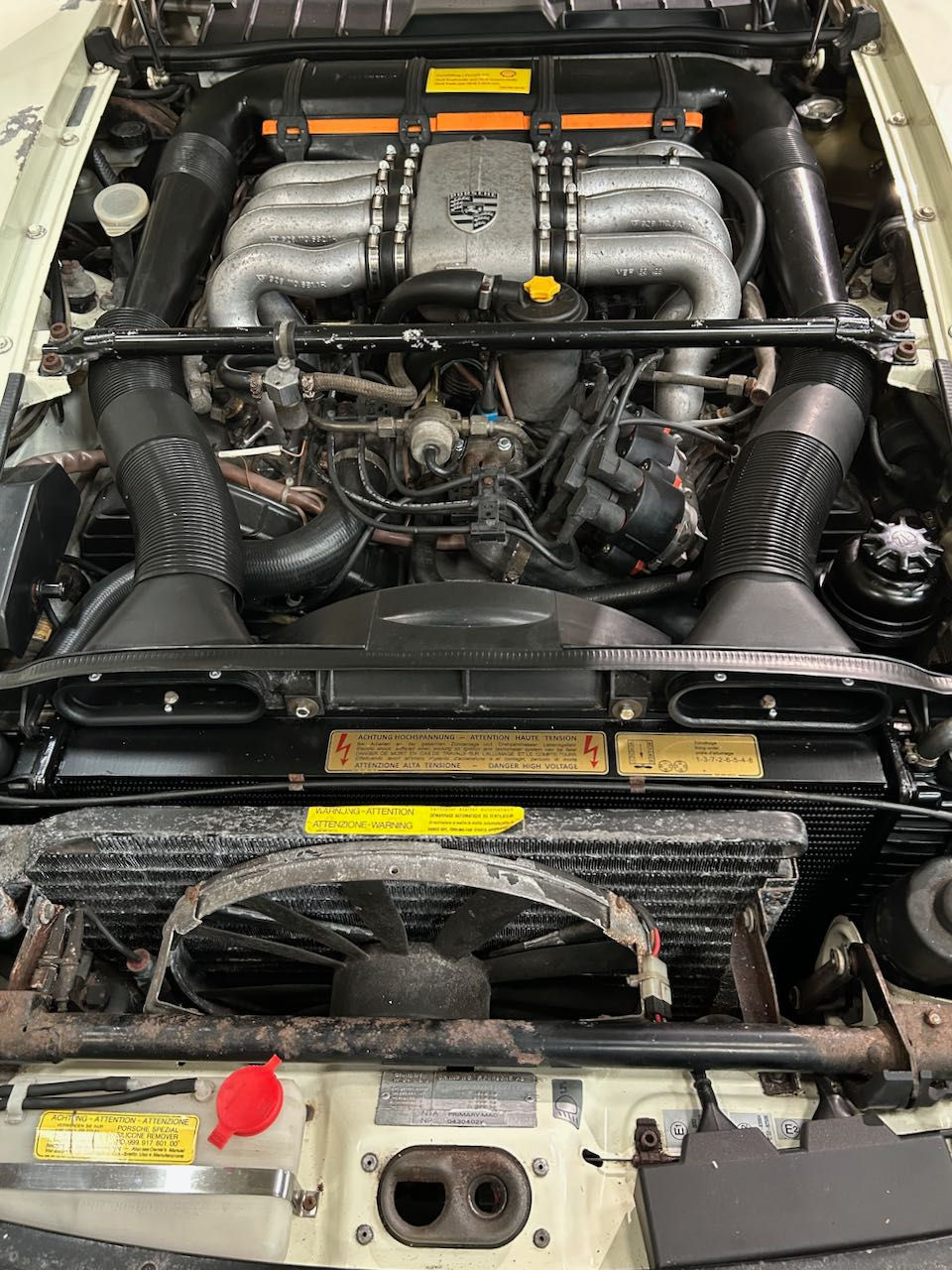 Porsche 928S2, it lives