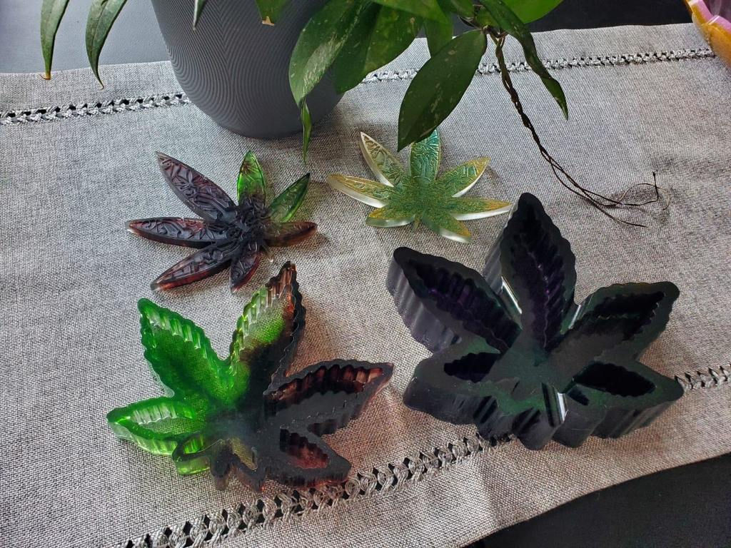 Item #8 coaster and ashtray set four piece set