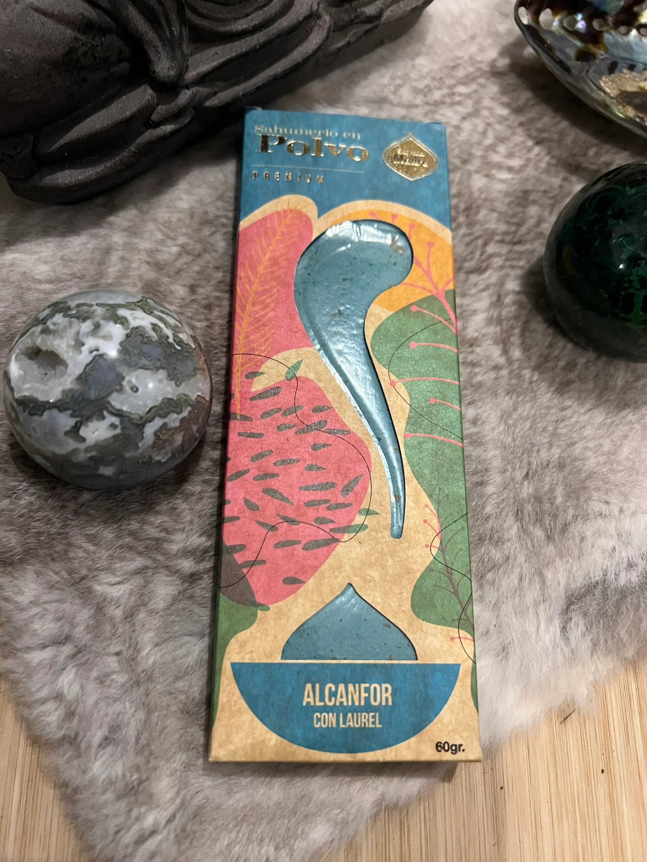 Camphor and bay powder incense