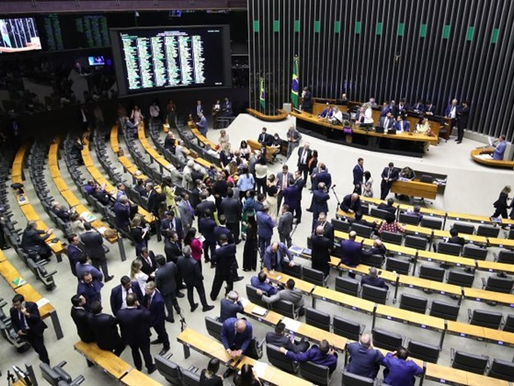 Apenas doze deputados baianos assinaram a PEC do fim da escala 6×1