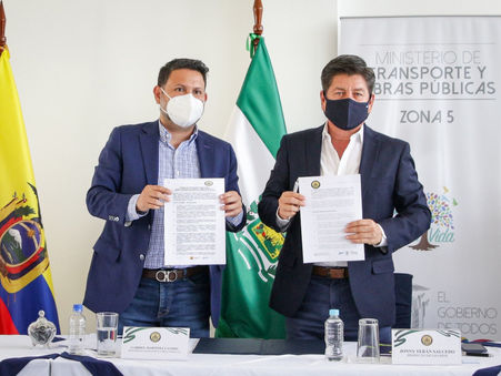VÍA E-25 SERÁ DE CUATRO CARRILES; PREFECTO TERÁN SUSCRIBIÓ CONVENIO PARA ESTA IMPORTANTE OBRA