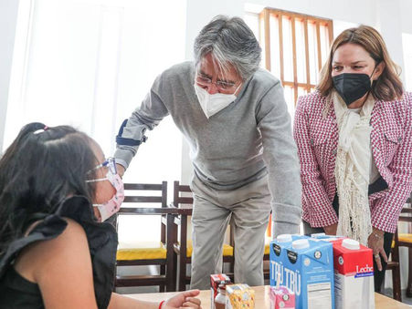 Gobierno lanza programa ‘Ecuador sin hambre’ con distribución de un millón de vasos de leche a 12.52