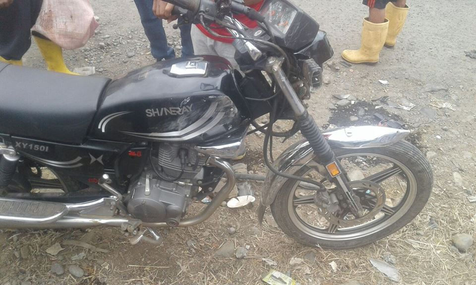 ACCIDENTE ENTRE UNA MOTO Y UN BUS DE TRANSPORTE EN LA PARROQUIA LOS ÁNGELES DE VENTANAS