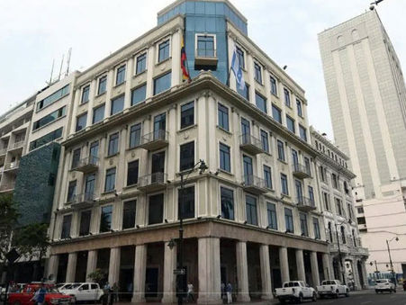 Cinco personas llamadas a juicio por tráfico de influencias en el caso Prefectura del Guayas