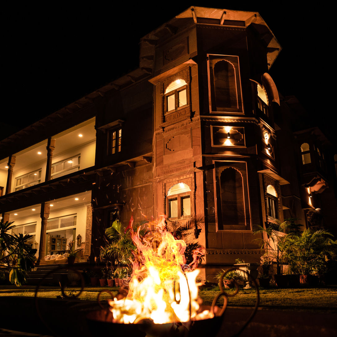 Bonfire lit in the outdoor lawns of Castle Oodeypore
heritage hotel at dusk, Udaipur.