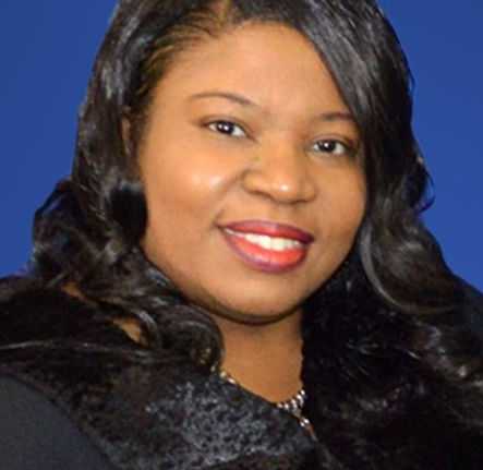 headshot photo P. Hale 4.21.23.jpg