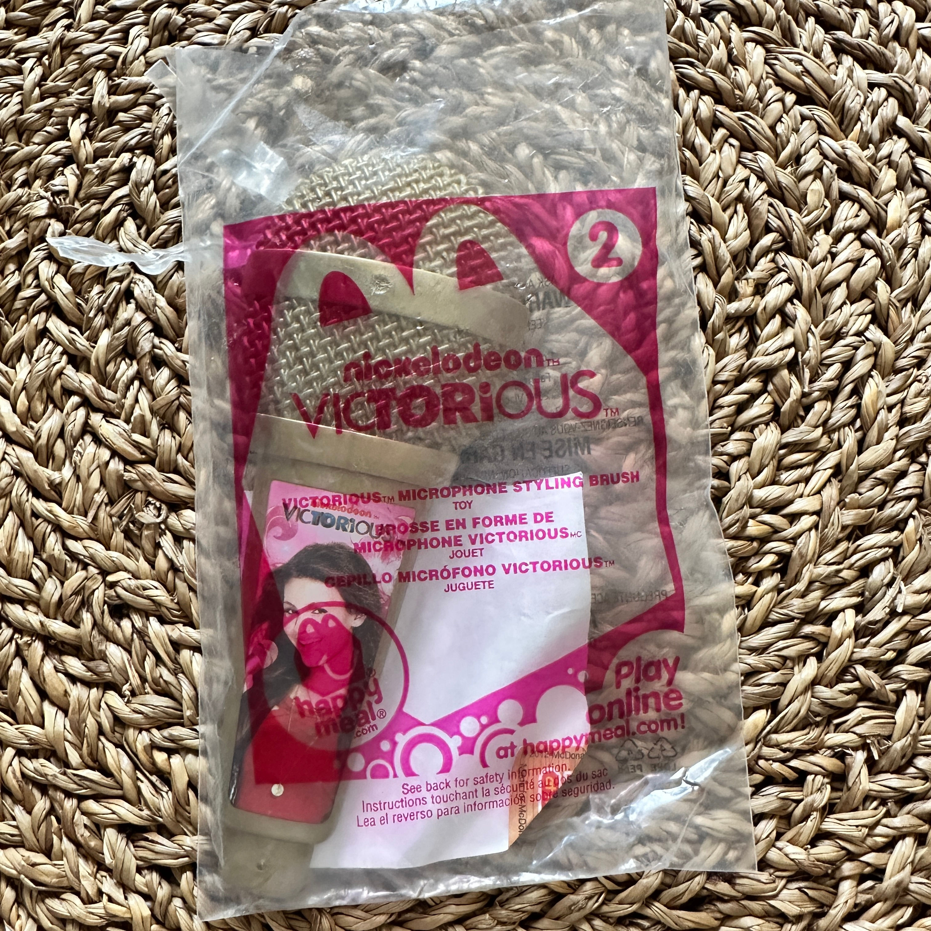 Victorious happy meal gift 2 - Ariana plays Cat