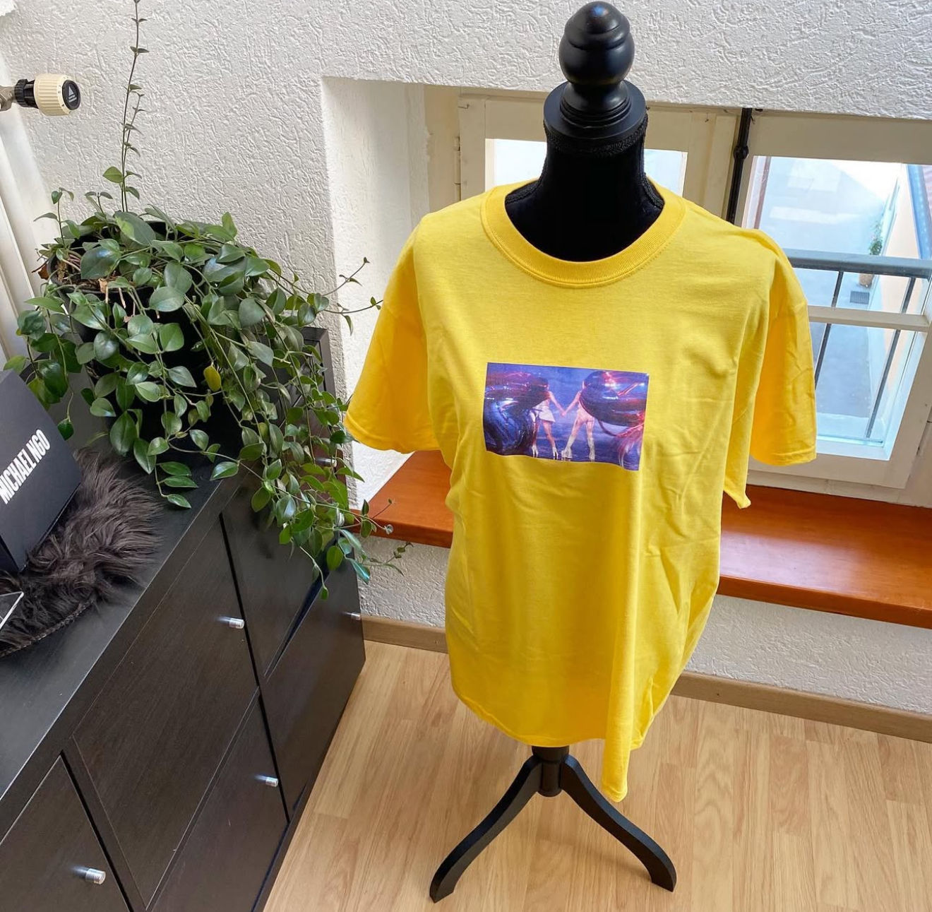 T-shirt  Rain on me (featuring Lady Gaga) large 