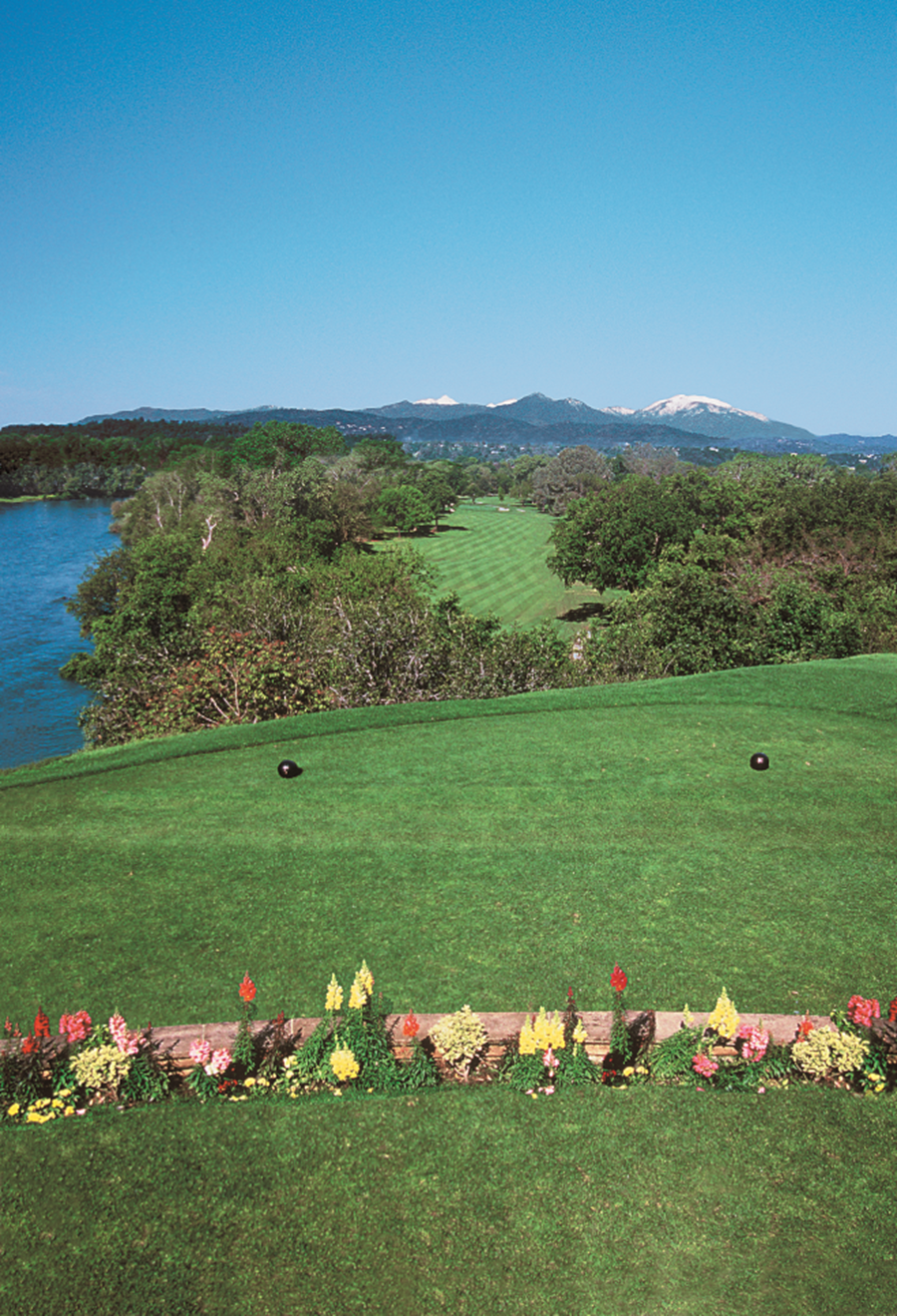Hole 1 - Tee box looking north with Sacramento River on the left