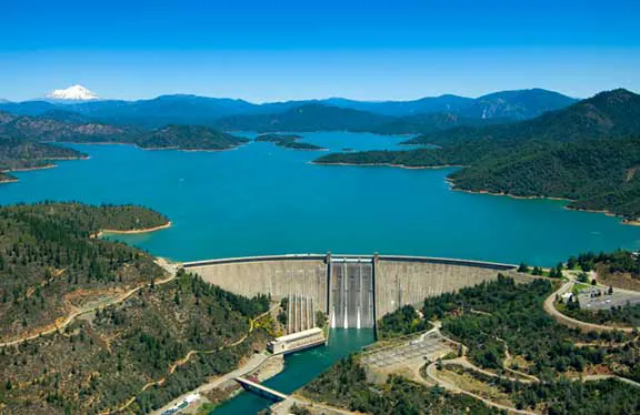 Lake Shasta at capacity