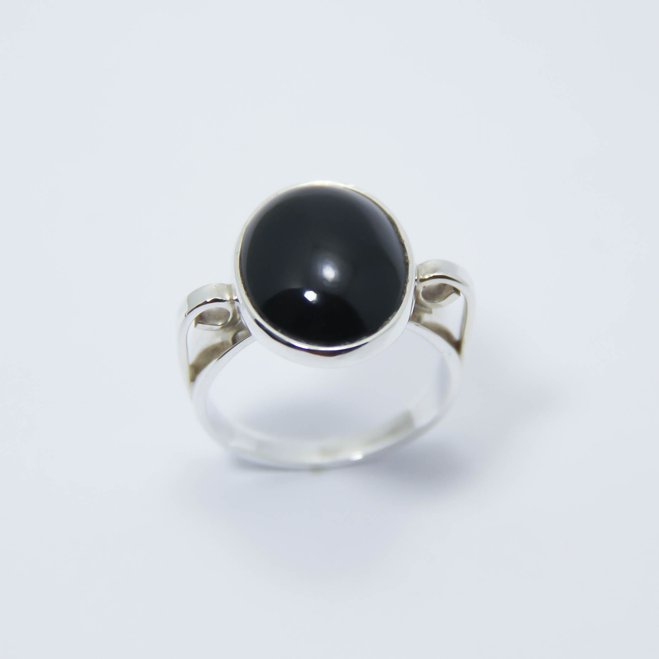 Anel com Ônix em Prata 950