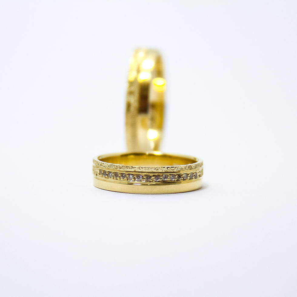 Miniatura: Par de Aliança em Ouro 18k-750 com Diamantes