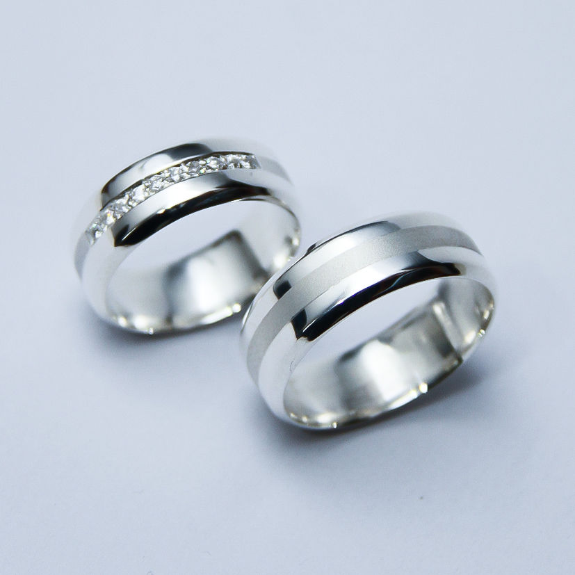 Miniatura: Par De Alianças Em Prata Com 10 Zircônias