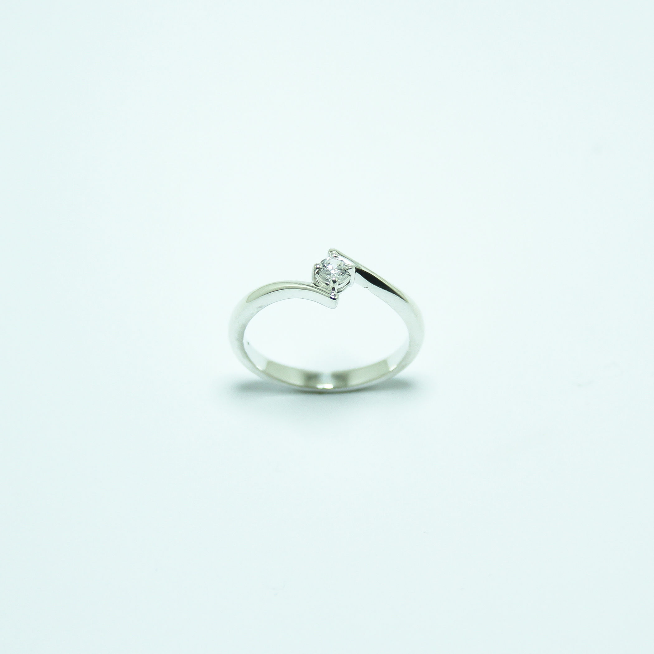 Anel Solitário com Zircônia Prata 950