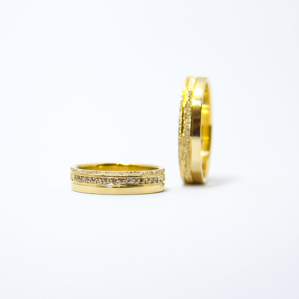 Miniatura: Par de Aliança em Ouro 18k-750 com Diamantes