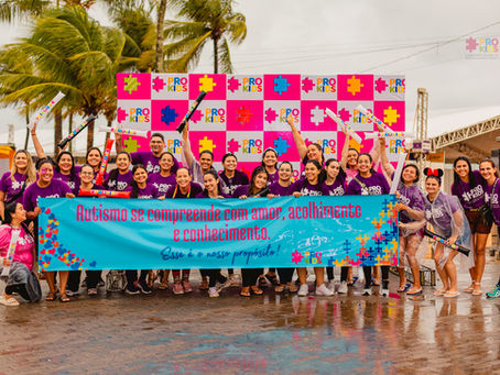 Caminhada pelo Autismo 2026 reúne famílias na orla de João Pessoa em um movimento de inclusão