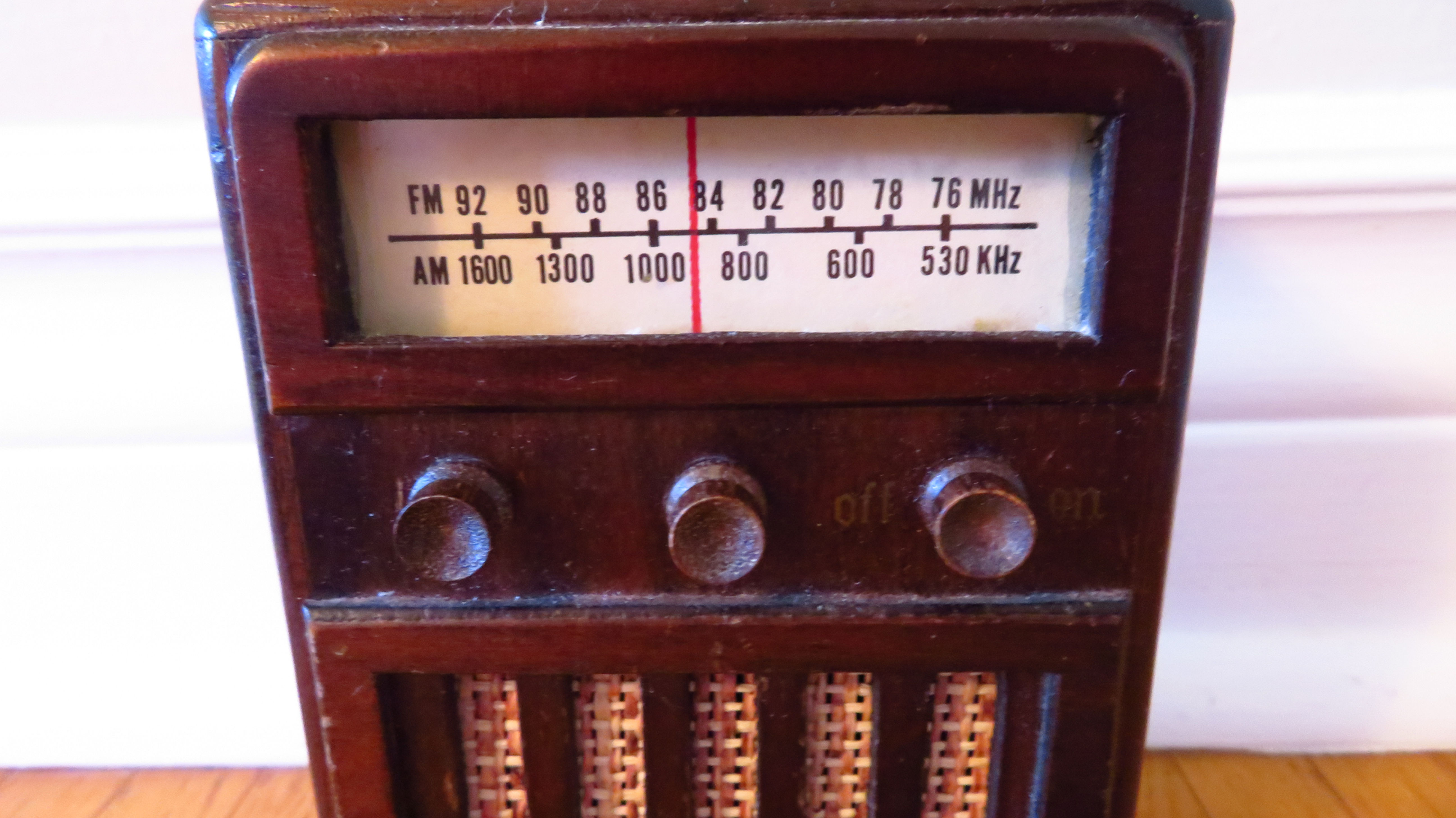 Vintage Wooden Tube Radio Music Box 1960