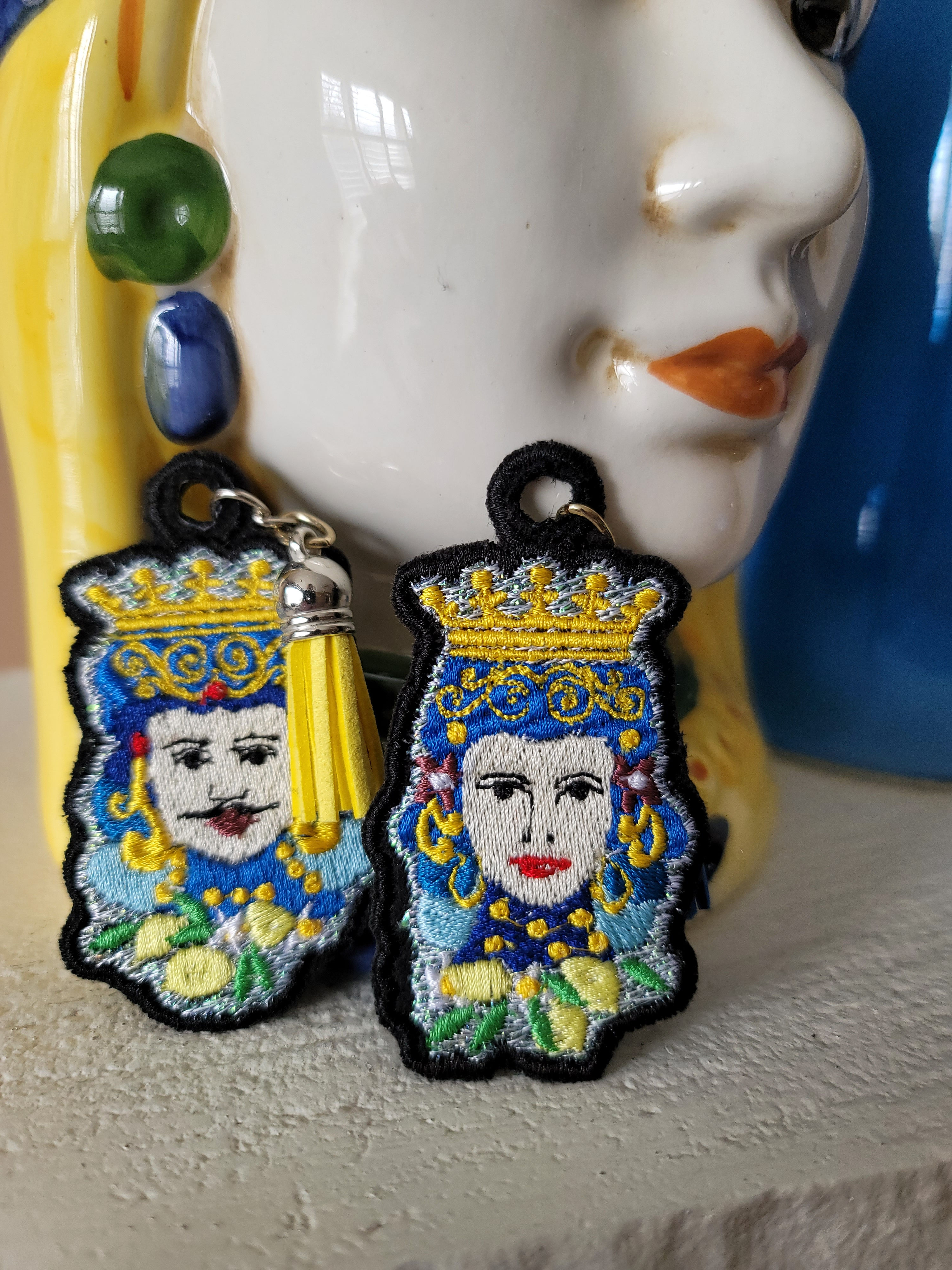 2 TESTE DI MORO keychain Quill Embroidery Design in 4x4 download for different m