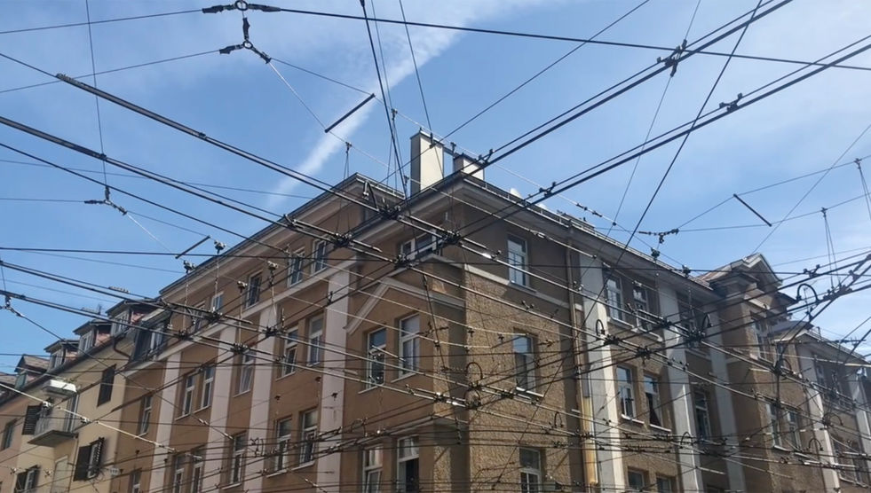 in die entgegengesetzte Richtung, Video Installation von Ruth Kemna