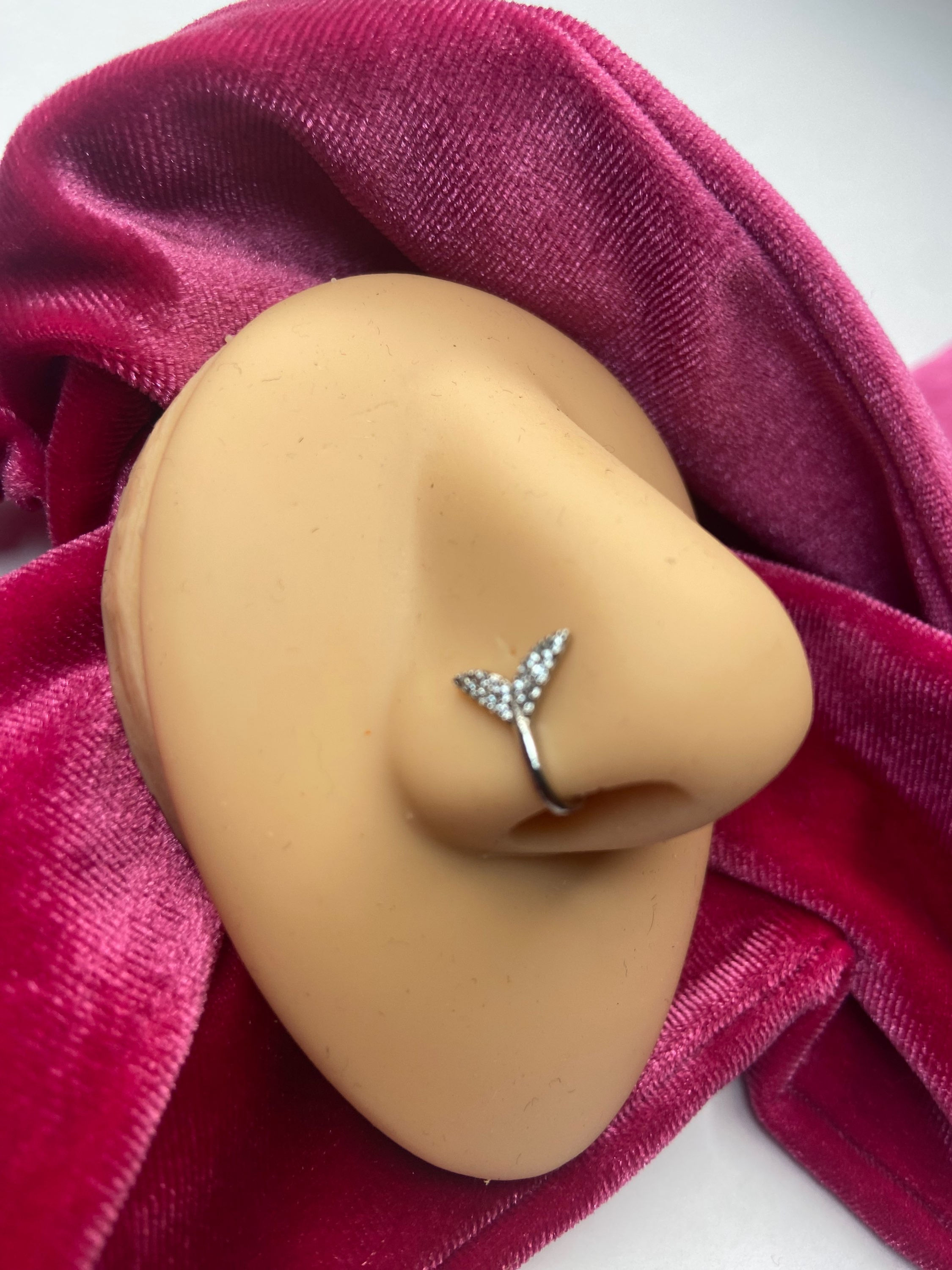 Dolphin tail nose cuff