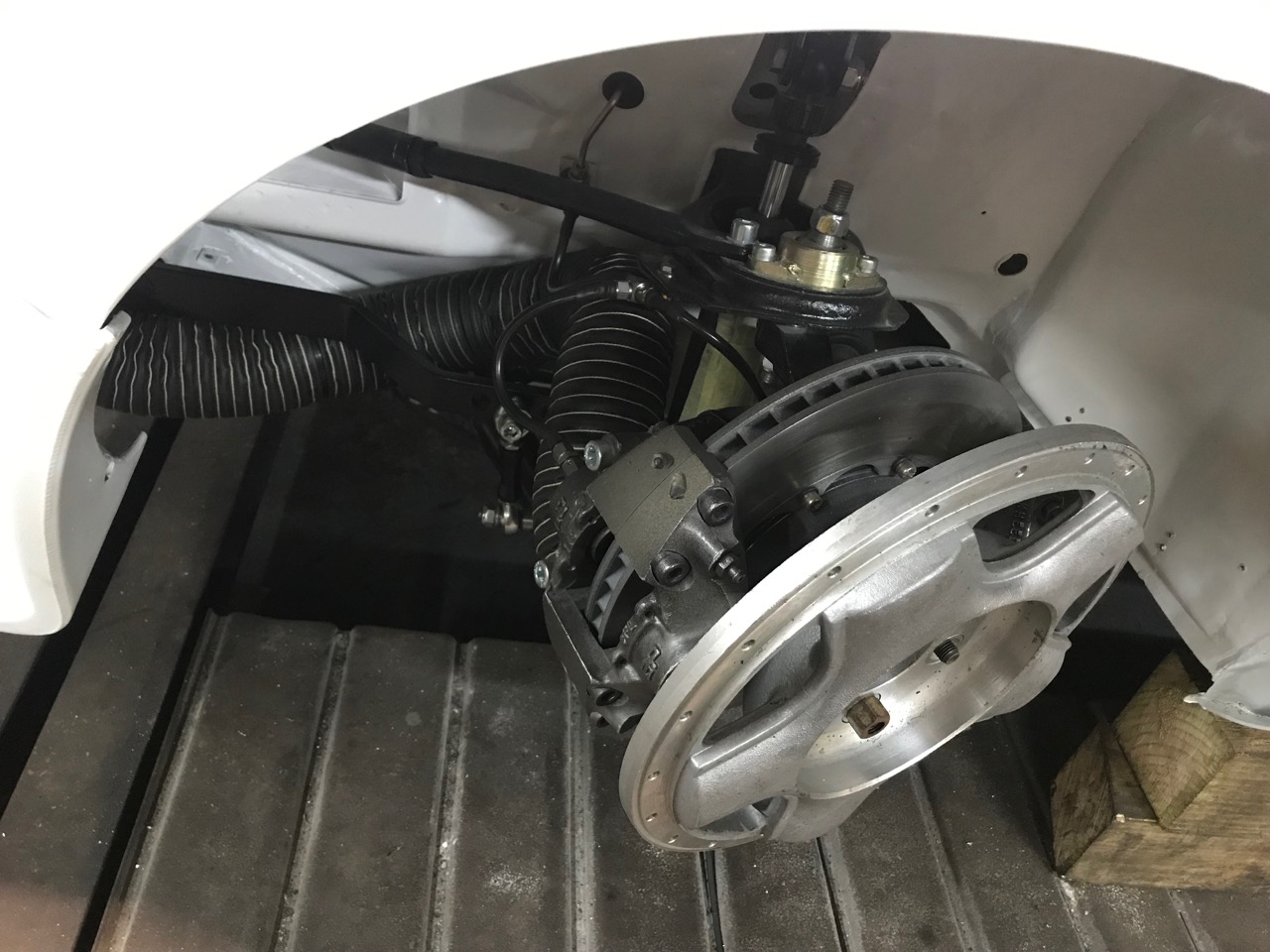 Front brakes and split rims restored to working condition. These ‘twin caliper balance brakes’ were