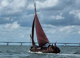 Onder zeil bij Zeelandbrug_edited.jpg