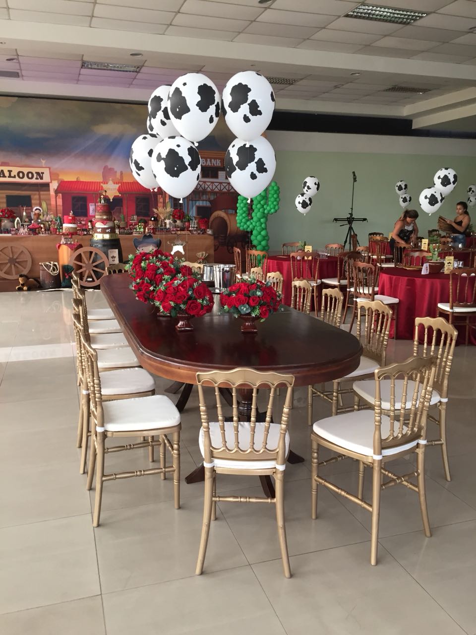 Mesa Imperial com cadeiras Dior