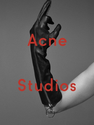 Acne Studios _ Vivien Solari devant l’ob