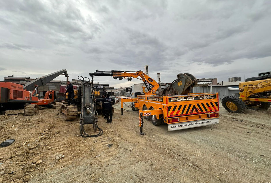 Mobil vinç ile güvenli ağır yük kaldırma