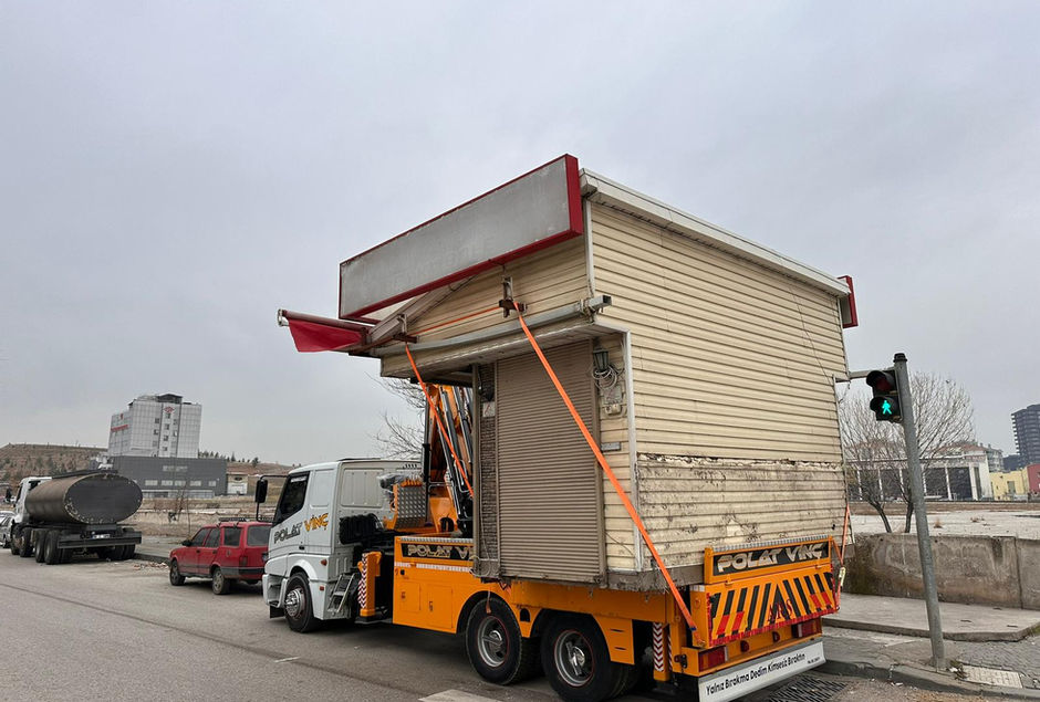 Güvenli konteyner kaldırma ve taşıma