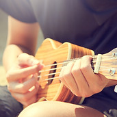 acoustic-guitarist-hands-346709.jpg