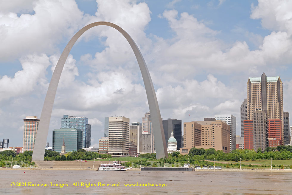 Picture of Gateway Arch and Riverboat MV 'Mark Twain' in St Louisin'