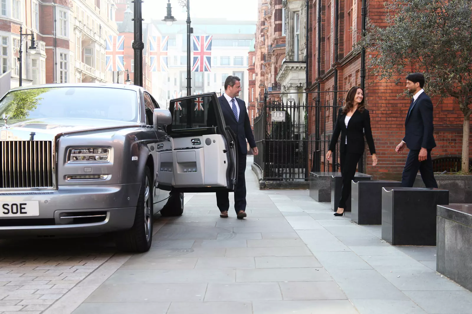 Rolls-Royce-Series-2-chauffeur.webp