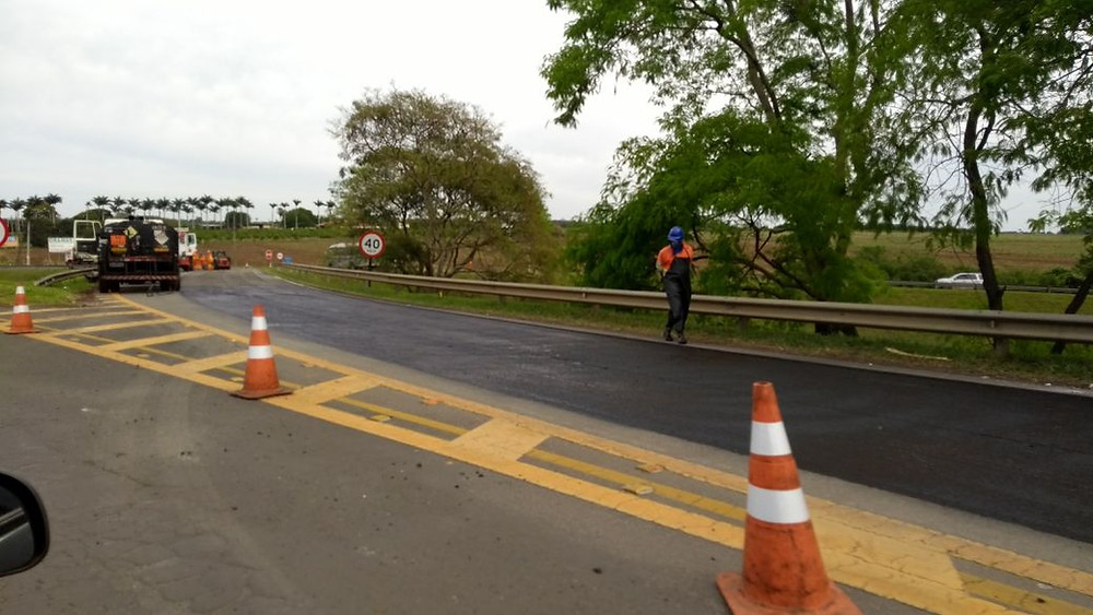 Renovias realiza obras de recuperação de pavimento no trevo Holambra - Santo Antônio de Posse - Jornal da Cidade - JC Holambra