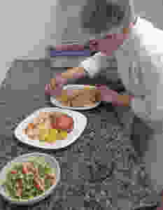 Graduação e estágio: Estudante de gastronomia da UniFAJ destaca importância de ambos para a carreira - JC Holambra - Jornal da Cidade