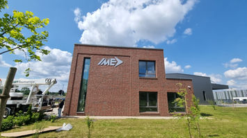 Schild beschriftung 3d Fassade pylon hannover hannoverdruckt