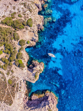 Sud Sardegna, escursione in barca lungo la scogliera di Carloforte chiamata La Mezzaluna