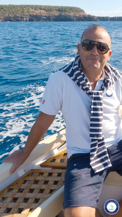 Il comandante Gianluca Perdisci dell'escursione in barca a Carloforte, Sardegna