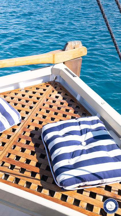 l'arredo della barca Antioco il Moro Tre di Escursioni Barca Carloforte Sardegna