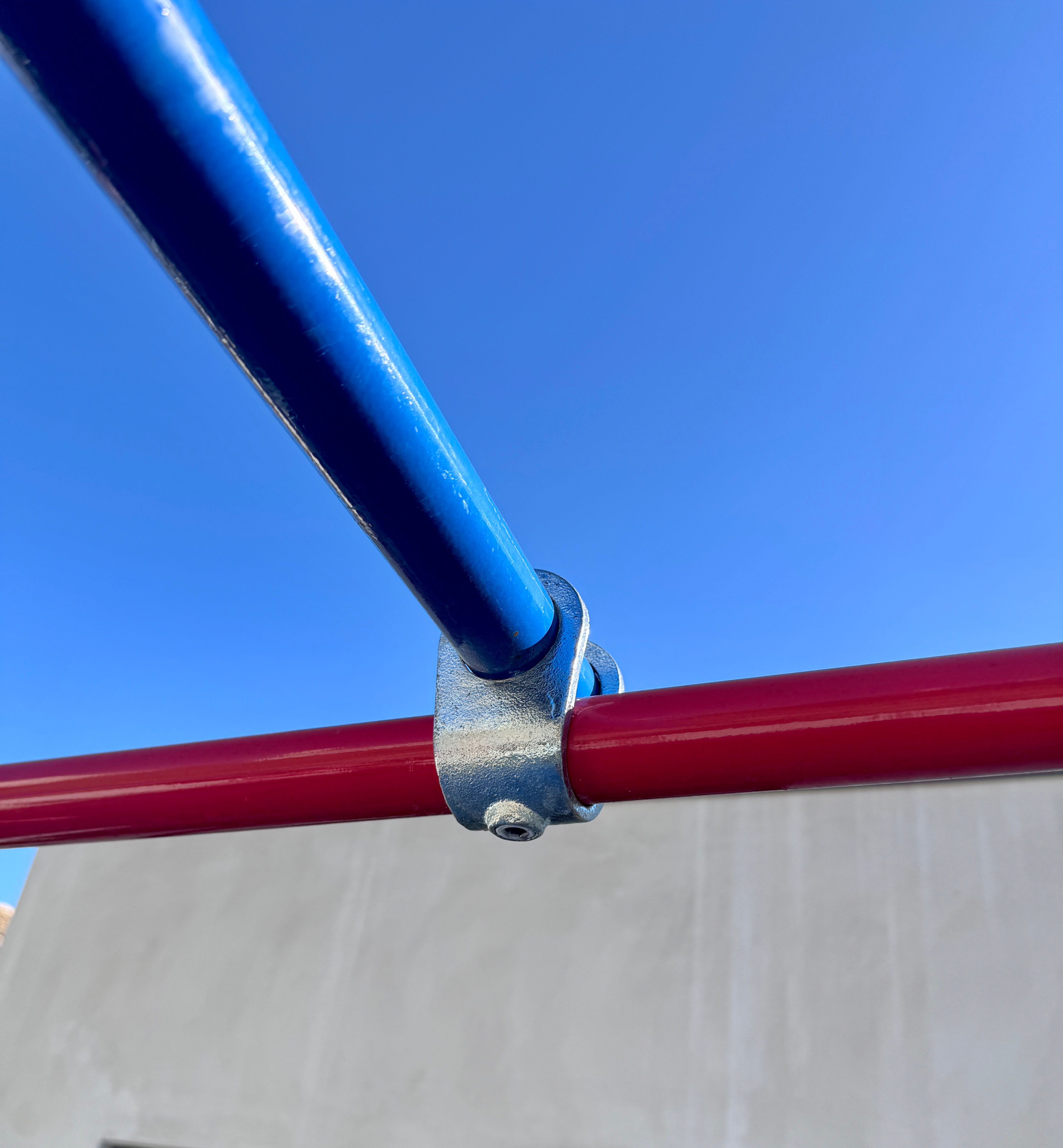 Slip-On Crossover Fitting for Lache Bars